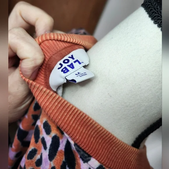 Joylab Leopard Print Crop Top Women's Sweater - Picture 4 of 5